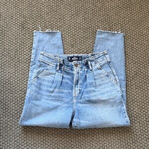 Hollister Vintage Stretch Ultra High-Rise Mom Jean